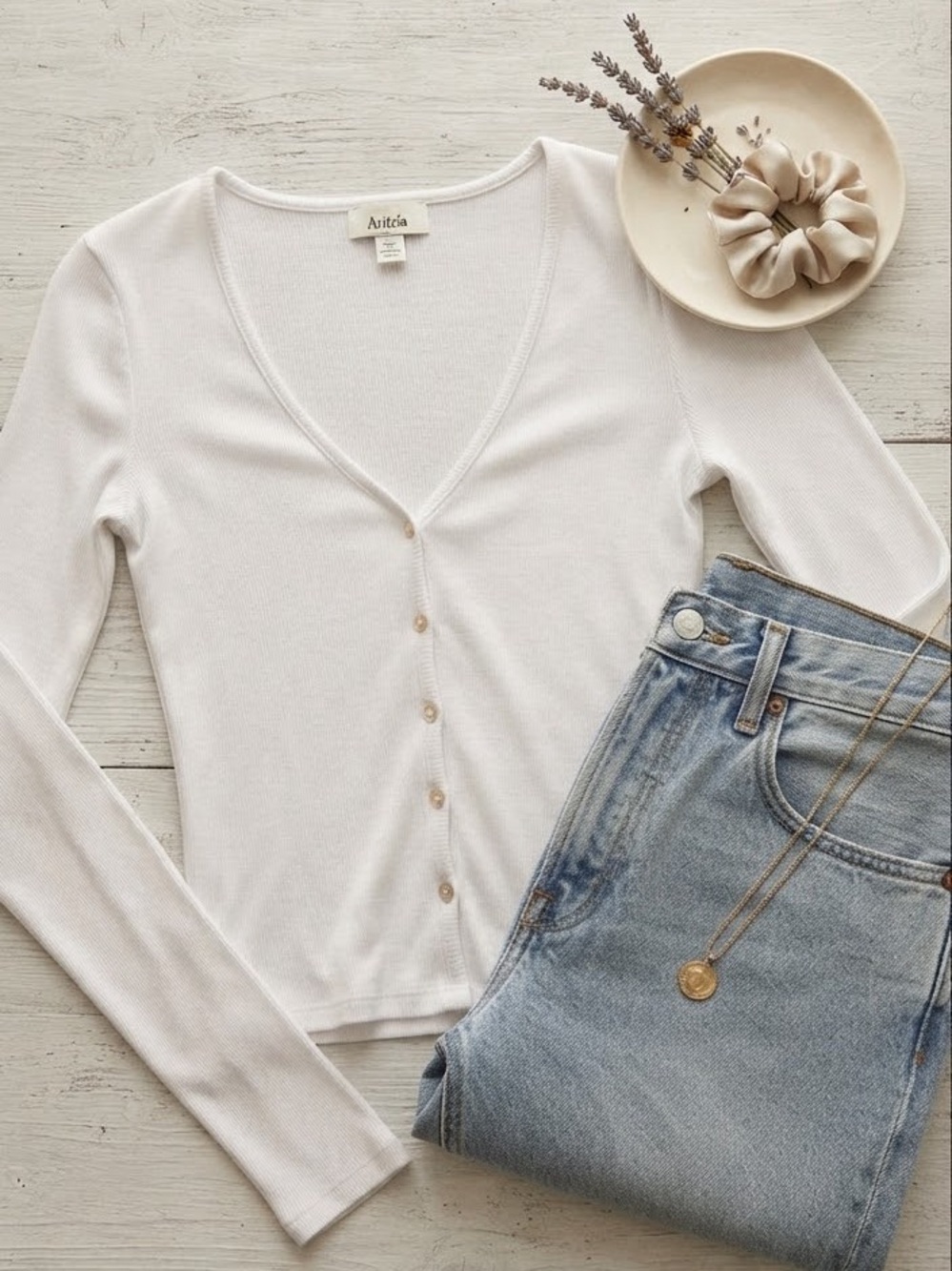 Aritzia Wilfred Ribbed V-Neck Button Front Cardigan White Small